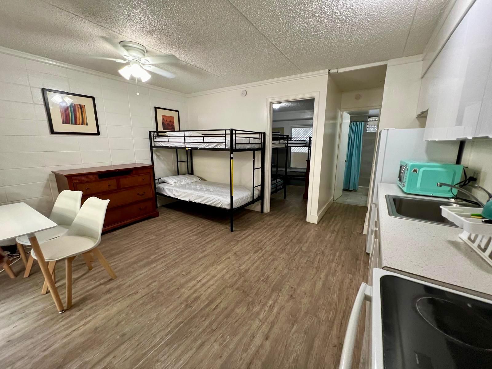 6 Bed Co-Ed Dorm with Kitchen — photo 4