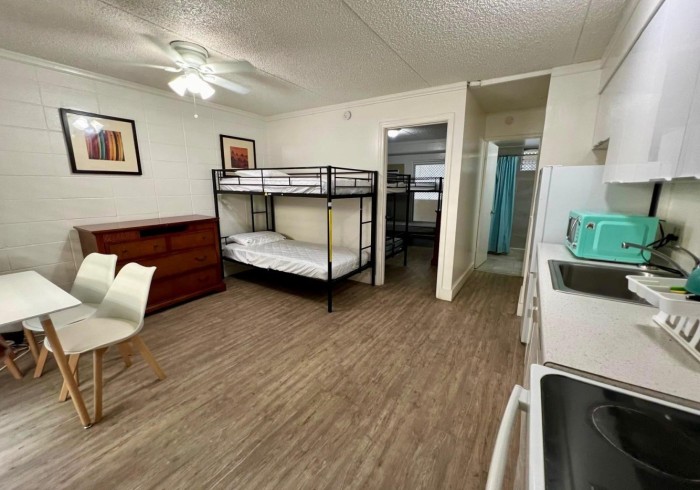 6 Bed Co-Ed Dorm with Kitchen — photo 1