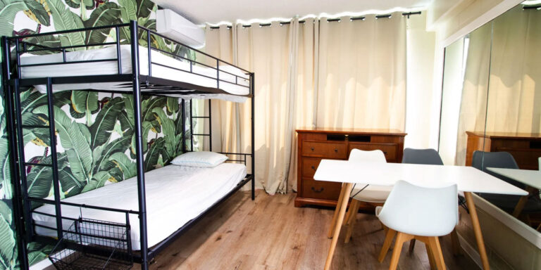 Is There Air Conditioning in Oahu Hostels? Absolutely
