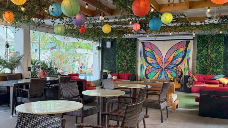 Is it cheaper to stay in a Hostel in Waikiki, Oahu?
